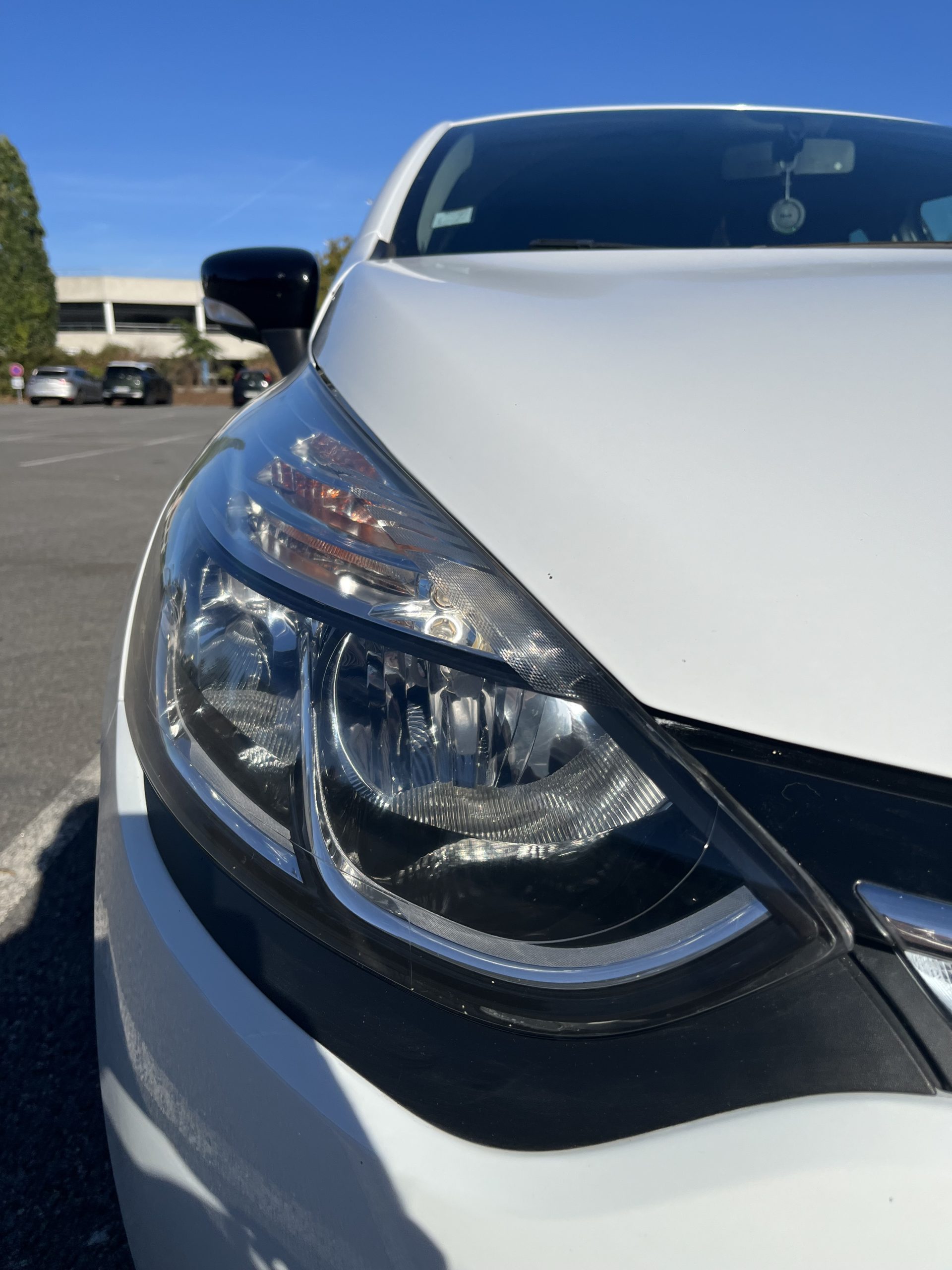 Avant après rénovation de phares à La Roche-sur-Yon